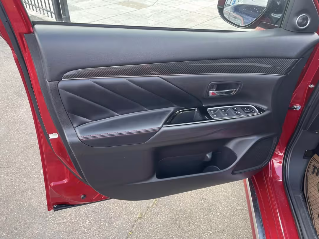 2022 Mitsubishi Outlander PHEV - JA4J2VA76NZ050258 - Image #5